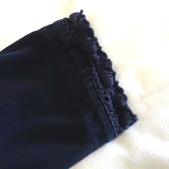 Denim  & Co Sz L Navy Long Sleeve Lace Trim Shirt - Picture 6 of 7